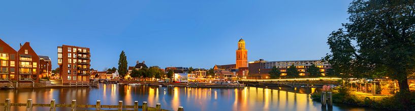 Skyline von Zwolle am Abend von Sjoerd van der Wal Fotografie