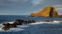 Phare sur rocher - Madère dans un jeu de lumière et d'eau