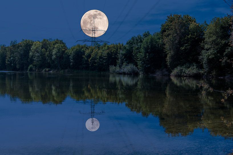 Concept nature : La lune au-dessus du lac par Photoart-Naegele