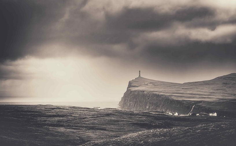 Neist Point - Klippe im idyllischen Schottland bei den Highlands auf der Isle of Skye. von Jakob Baranowski - Photography - Video - Photoshop