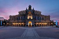 Abendliche Pracht der Semperoper in Dresden