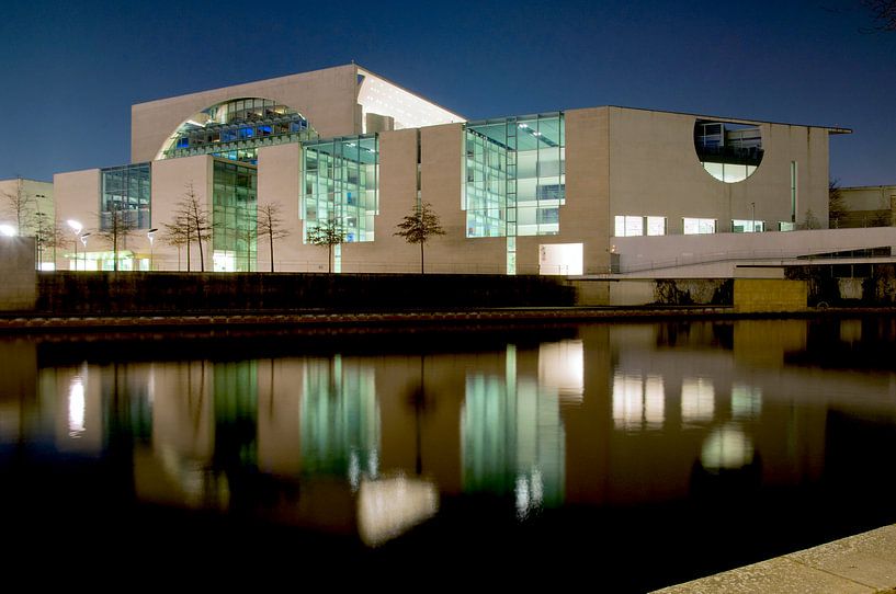 Paul Löbe House on the Spree at night in Berlin by Silva Wischeropp