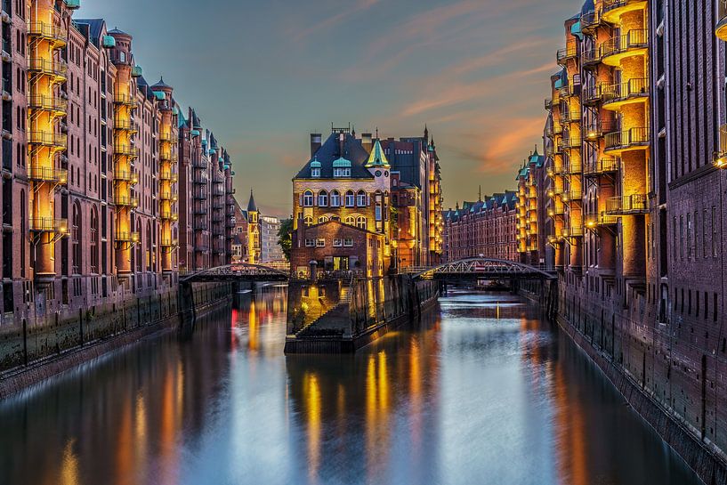 Wasserschloss (3x2), Speicherstadt, Hamburg by Wil Crooymans