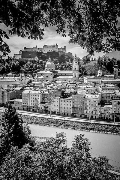 SALZBURG Uitzicht op de oude stad | Monochroom  van Melanie Viola