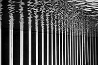 Eau miroir en noir et blanc