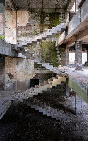 Escalier abandonné d'Escher. par Roman Robroek - Photos de bâtiments abandonnés