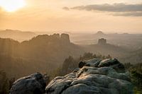 Blick in die Sächsische Schweiz zur goldenen Stunde