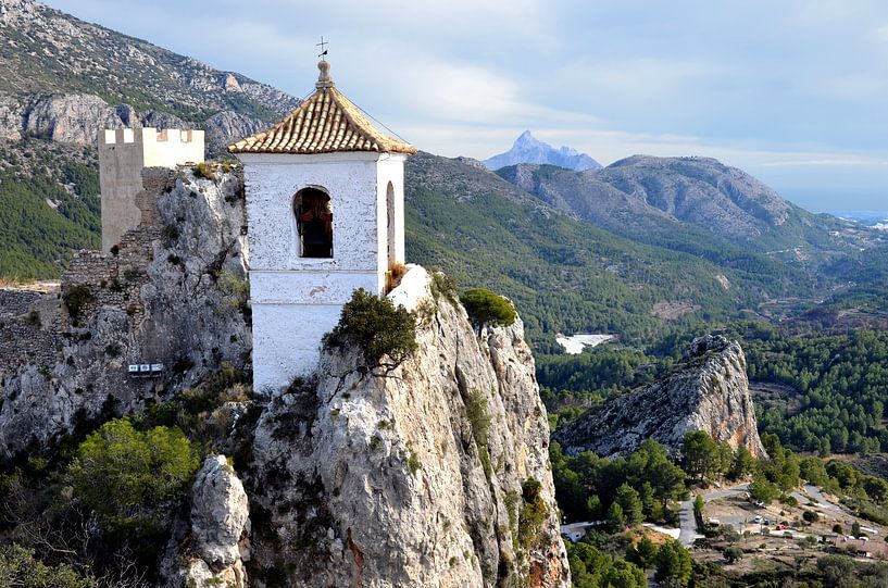 Blick auf die Kapelle des Chateau de Guadalest in Spanien von Gert Bunt