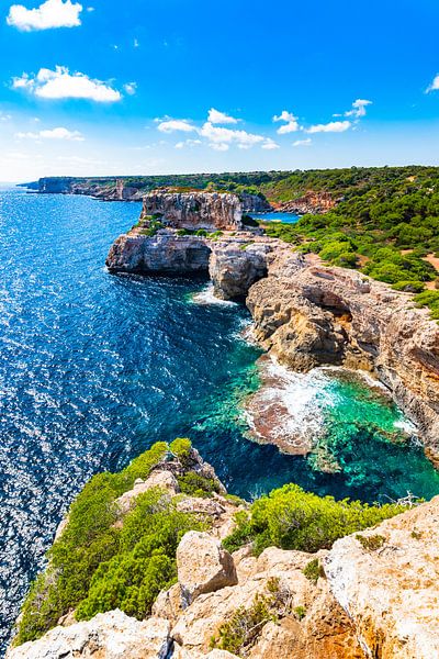 Paysage de l'île de Majorque, magnifique côte de falaises rocheuses par Alex Winter