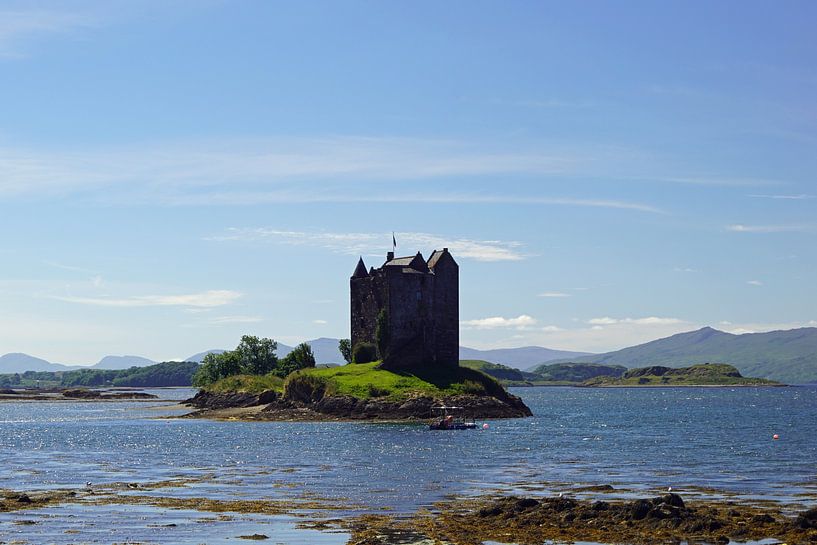 Castle Stalker est une maison-tour située à environ 2,5 kilomètres au nord-est de Port Appin. par Babetts Bildergalerie