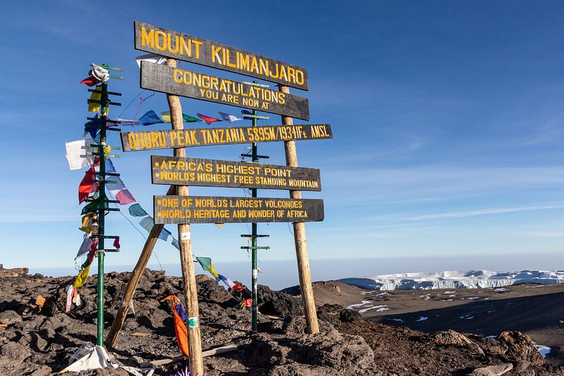 Schild oben auf dem Kilimanjaro von Mickéle Godderis