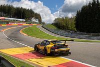 #56 Project 1 Porsche 911, Jörg Bergmeister, Egidio Perfetti, Patrick Lindsey. Eau Rouge op Spa-Fran