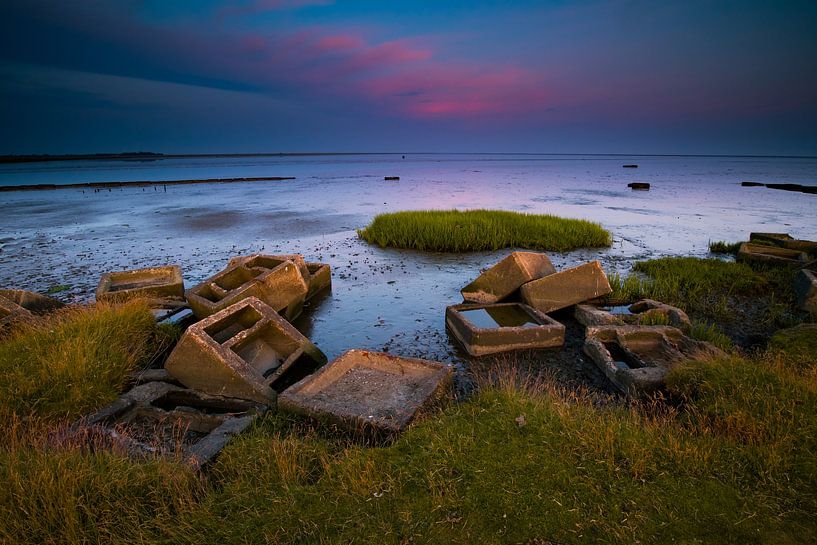 Beton im Wattenmeer von peterheinspictures