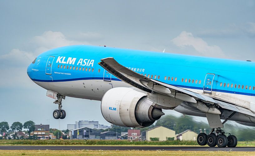 Décollage du Boeing 777-300 de KLM (PH-BVB). par Jaap van den Berg