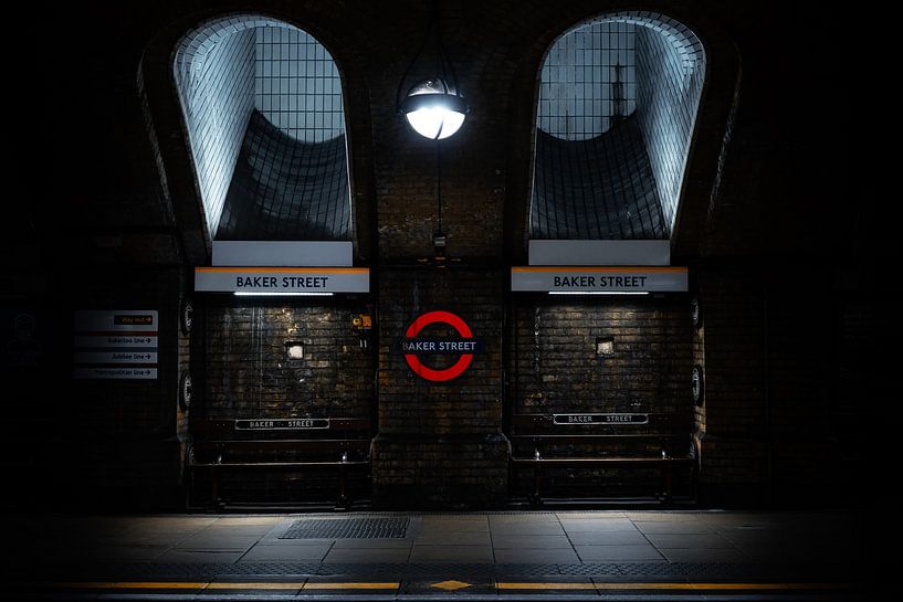 Old-fashioned Baker street subway station by 7.2 Photography