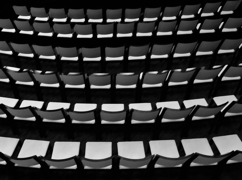 chaises abstraites par Corrie Ruijer