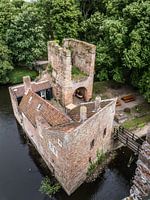 Image couleur d'une partie des ruines du château médiéval Brederode à Velzen Sud, Hollande du Nord. 