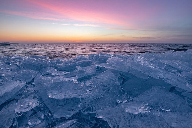 Crushing ice by Corné Ouwehand