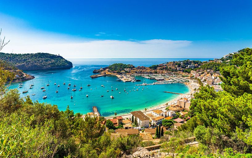 Vue du Port de Soller, magnifique baie portuaire de Majorque par Alex Winter