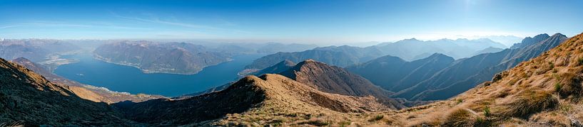 Vue panoramique sur le lac Majeur par Leo Schindzielorz