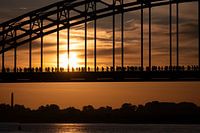 Sonnenaufgang während der Vier-Tage-Märsche von Nijmegen