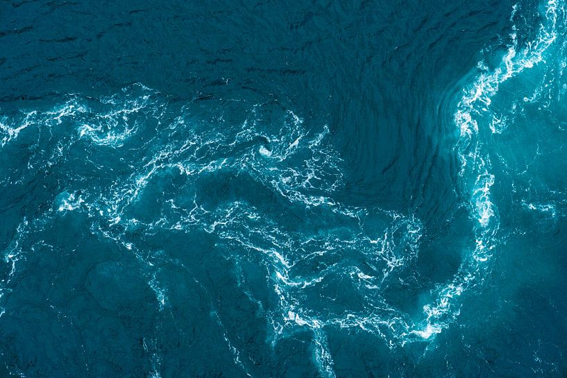 Wild fließendes Meer. von Axel Weidner