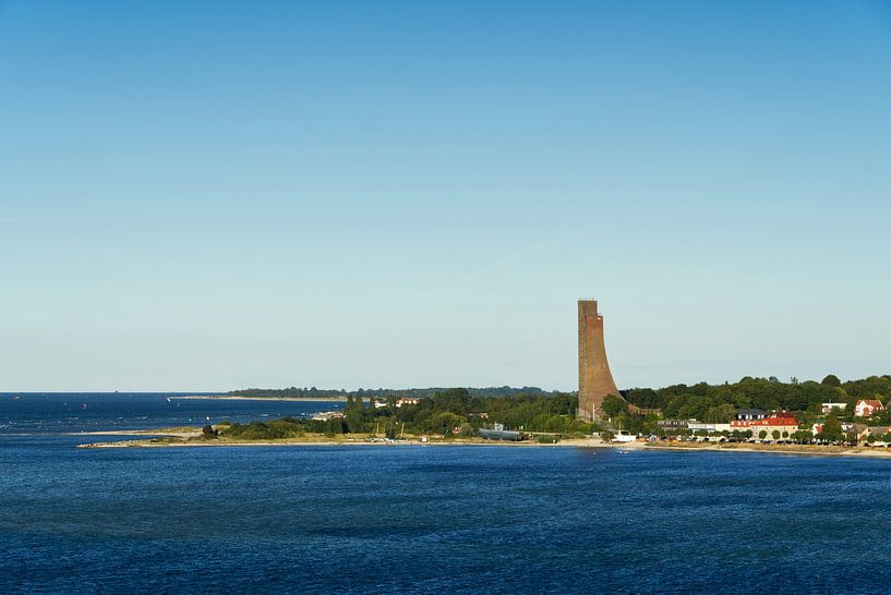 Vue sur le fjord de Kiel et le mémorial de la marine à Laboe par Anja B. Schäfer
