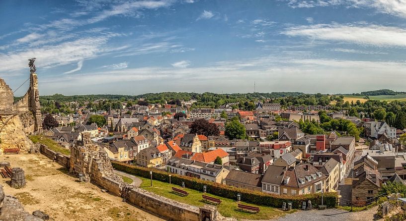 Panorama über Valkenburg aan de Geul von den Ruinen aus von John Kreukniet