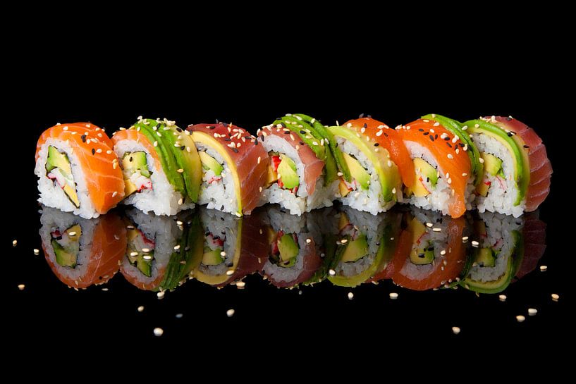 Buntes Sushi mit verschiedenen Geschmacksrichtungen von Henny Brouwers