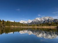 Malerischer Bergsee im Herzen Oberbayerns