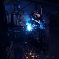 Schweißer im Blaulicht