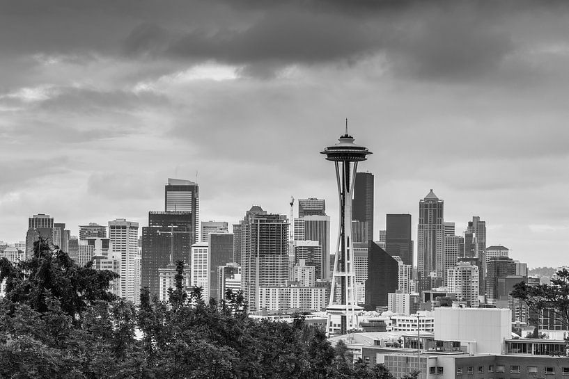 Seattle skyline with space needle by Ilya Korzelius