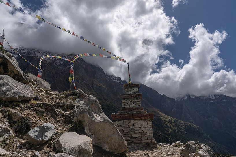 Stupa und Gebetsfahnen Nepal von Tessa Louwerens