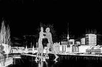 Molecule Men at the Oberbaumbrücke 02