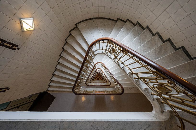 Élégance architecturale - perspectives dans la cage d'escalier par Karsten Rahn