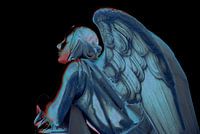 Aufwärts blickender Engel