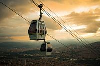 Seilbahn bei Sonnenuntergang in Medellín