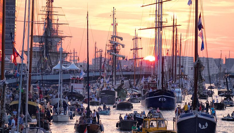 Schiffe am Y von Ruud van der Lubben