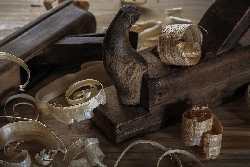 alter Hobel mit Spänen von Jürgen Wiesler