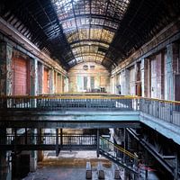 Une industrie abandonnée en déclin.