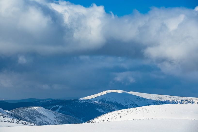 Blick von der Schneekoppe im Riesengebirge in Tschechien von Rico Ködder