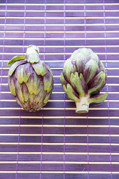 Twee artisjokken  par Tess Smethurst-Oostvogel