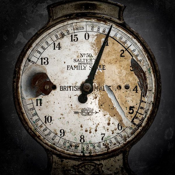 1 kilo of antiques by Danny den Breejen