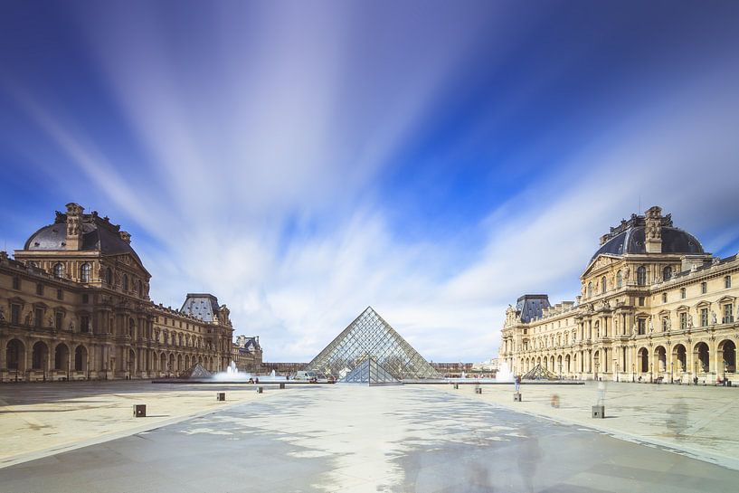 Louvre long exposure by Dennis van de Water
