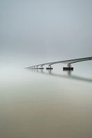 Zeelandbrug minimaliste dans le brouillard