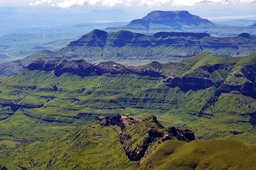 the green Drakensberg Mountains in Kwazulu Natal in South Africa by Werner Lehmann