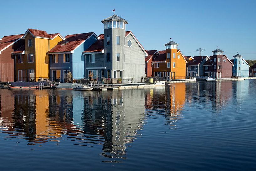 Reitdiephaven, city of Groningen. A colorful residential area by Gert Hilbink