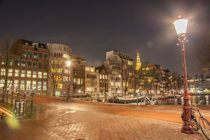 Staalstraat richting Zwanenburgwal te Amsterdam by Ad Van Koppen Fotografie