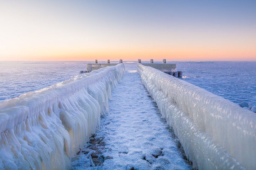 Sunrise Afsluitdijk winter by Henk-Jan Hospes