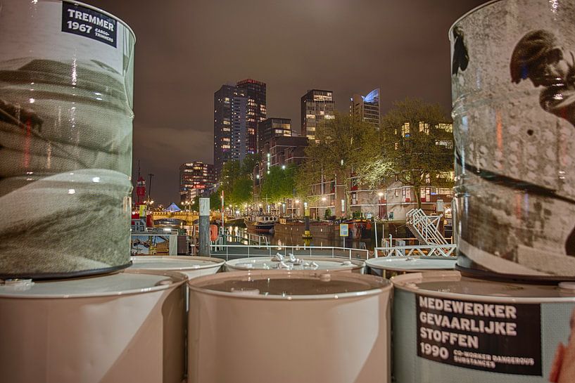 Rotterdam bij nacht van Dick van der Wilt